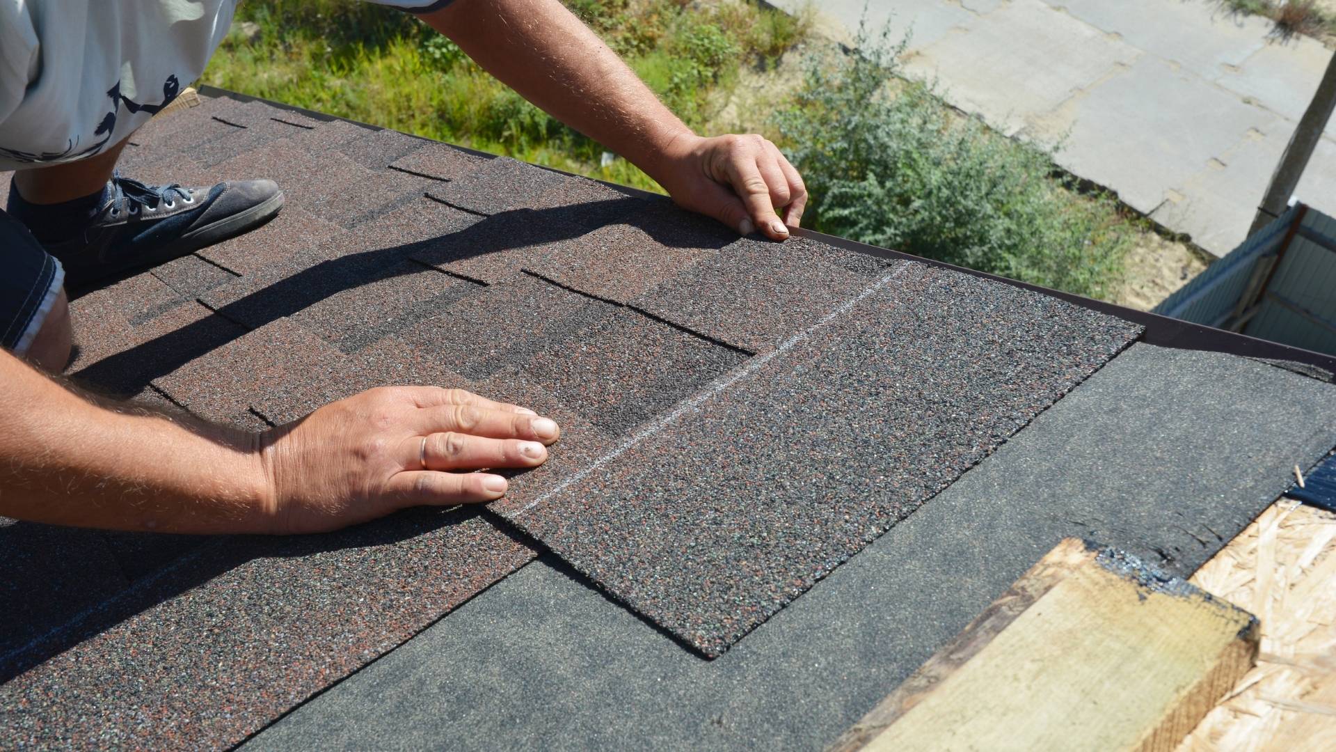 professional laying new material on roof